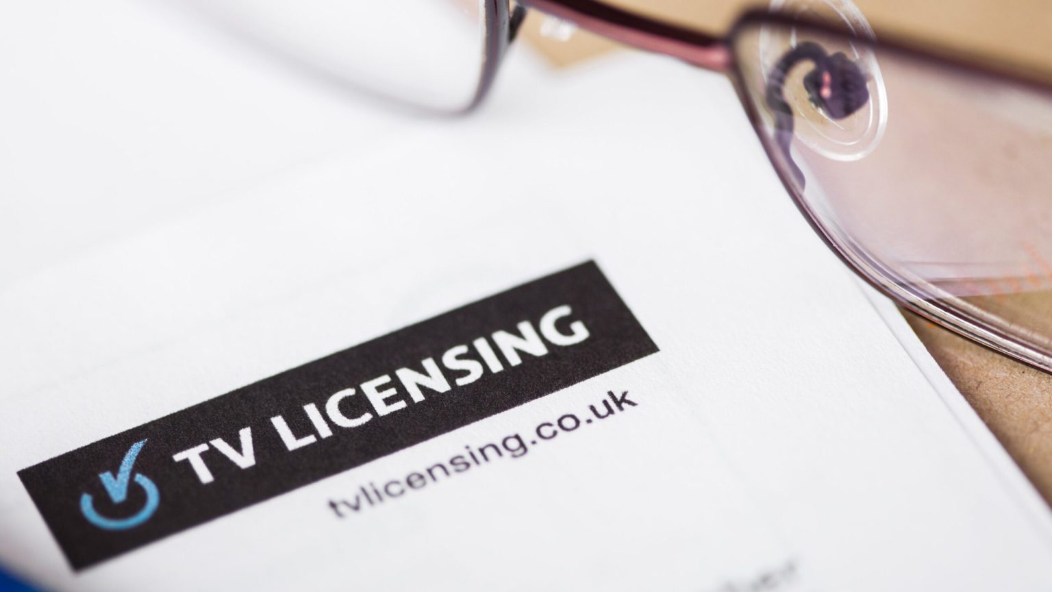 Do you REALLY need a TV Licence? Extreme Couponing UK