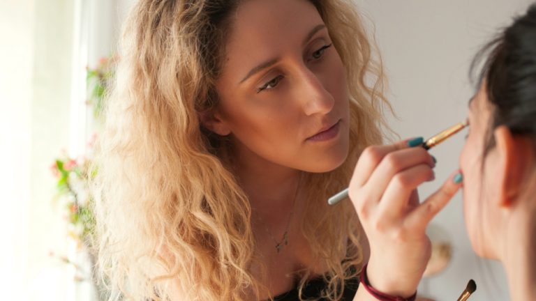 how-much-does-a-makeup-artist-earn-uk-extreme-couponing-uk